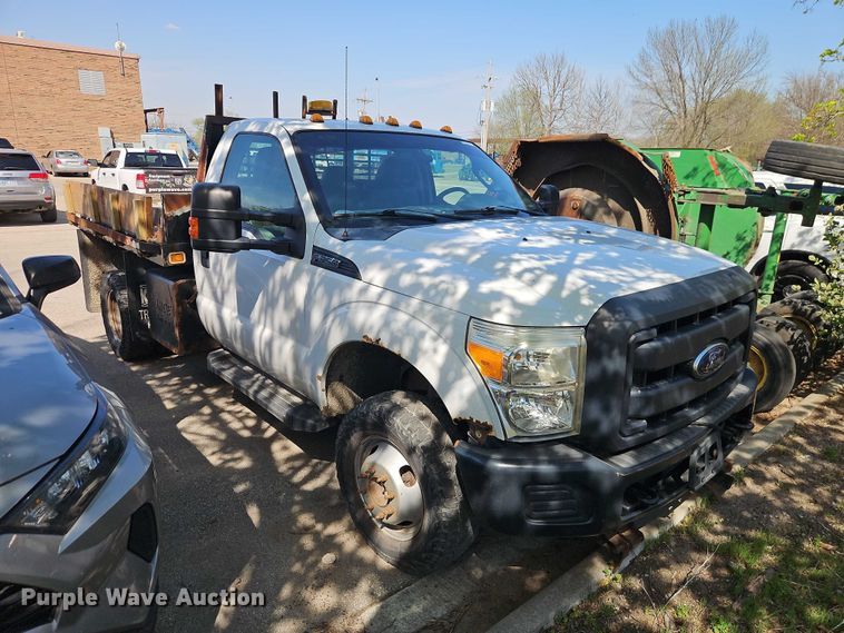 image for item EO7223 2013 Ford F350 Super Duty XL flatbed pickup truck