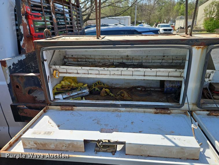 image for item EO7223 2013 Ford F350 Super Duty XL flatbed pickup truck