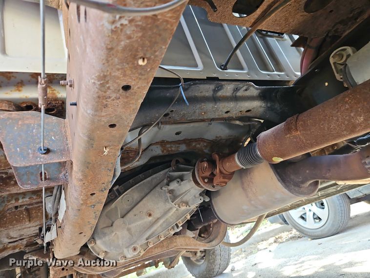 image for item EO7223 2013 Ford F350 Super Duty XL flatbed pickup truck