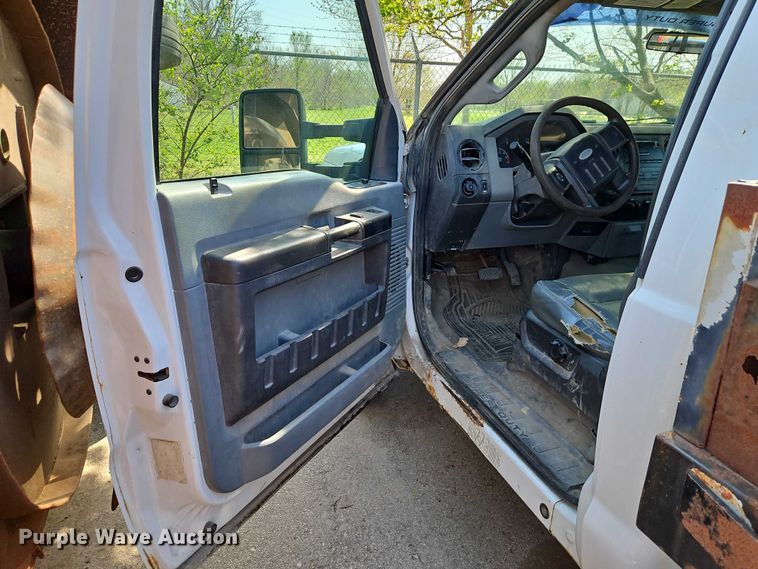 image for item EO7223 2013 Ford F350 Super Duty XL flatbed pickup truck