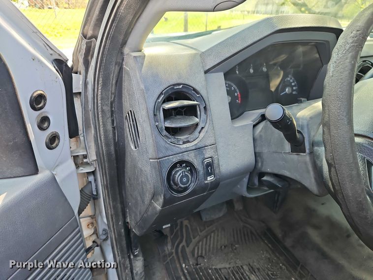 image for item EO7223 2013 Ford F350 Super Duty XL flatbed pickup truck