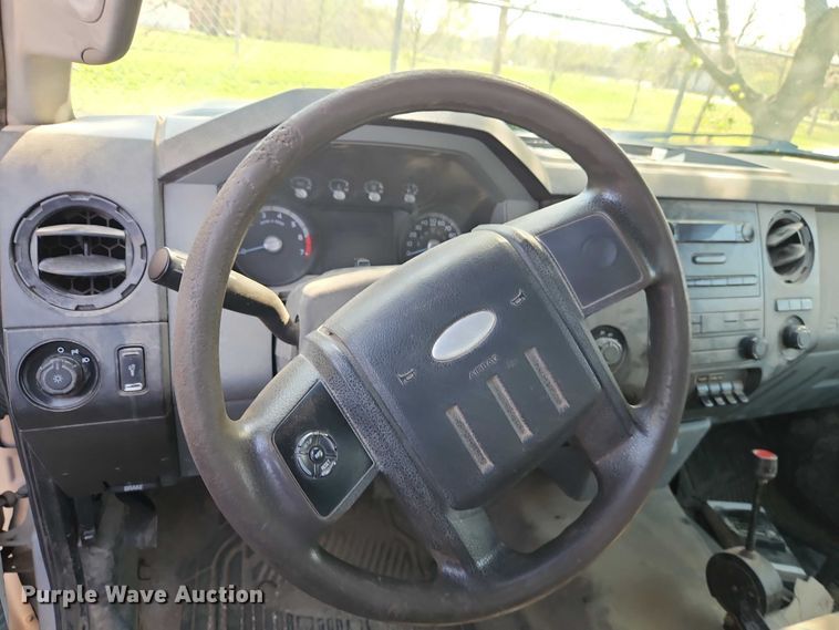 image for item EO7223 2013 Ford F350 Super Duty XL flatbed pickup truck