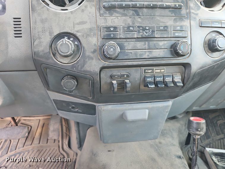 image for item EO7223 2013 Ford F350 Super Duty XL flatbed pickup truck