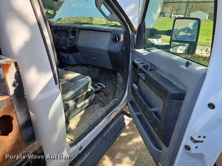 image for item EO7223 2013 Ford F350 Super Duty XL flatbed pickup truck