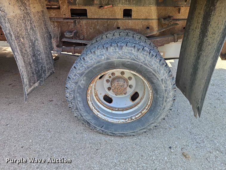 image for item EO7223 2013 Ford F350 Super Duty XL flatbed pickup truck