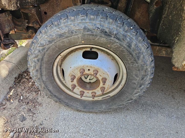 image for item EO7223 2013 Ford F350 Super Duty XL flatbed pickup truck