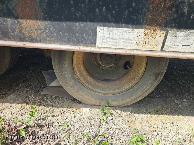 image for item EO7225 1996 Trail King Industries TK70SS-462 tilt deck equipment trailer
