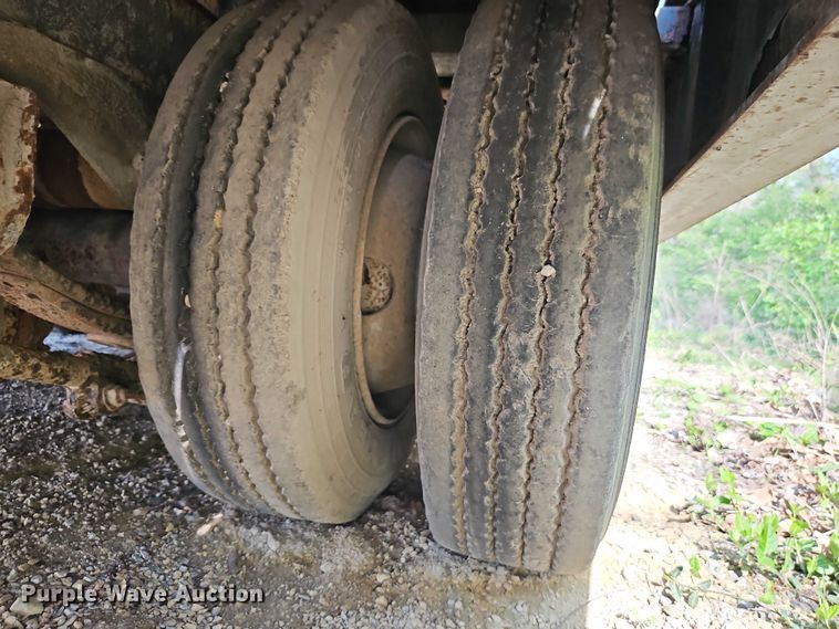 image for item EO7225 1996 Trail King Industries TK70SS-462 tilt deck equipment trailer
