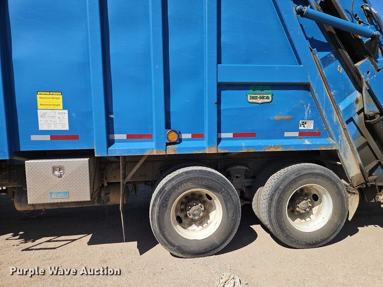 image for item EO7227 2016 Freightliner 108SD refuse truck