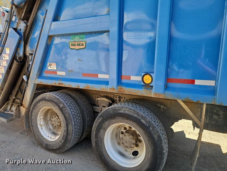 image for item EO7227 2016 Freightliner 108SD refuse truck