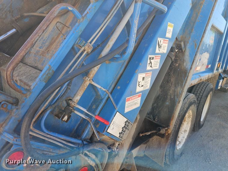 image for item EO7227 2016 Freightliner 108SD refuse truck