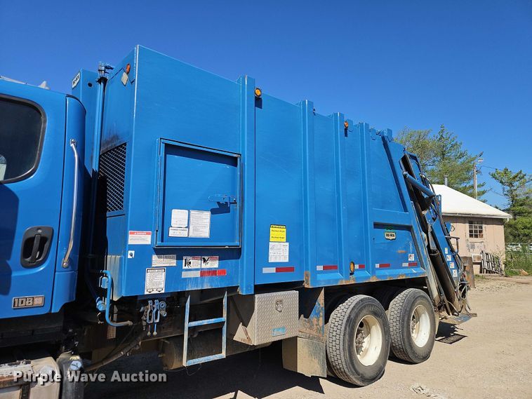 image for item EO7227 2016 Freightliner 108SD refuse truck