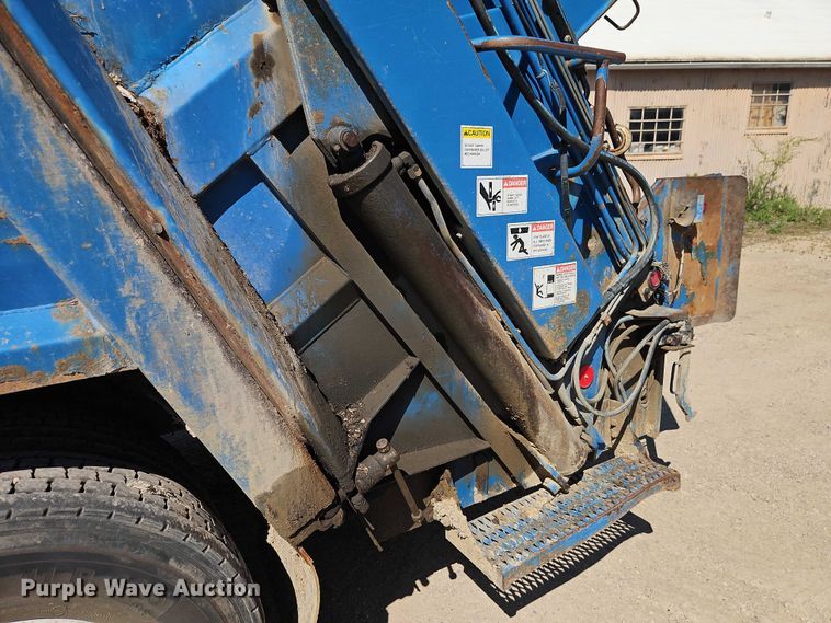 image for item EO7227 2016 Freightliner 108SD refuse truck