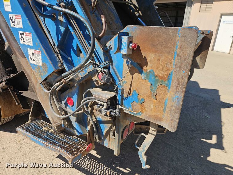 image for item EO7227 2016 Freightliner 108SD refuse truck