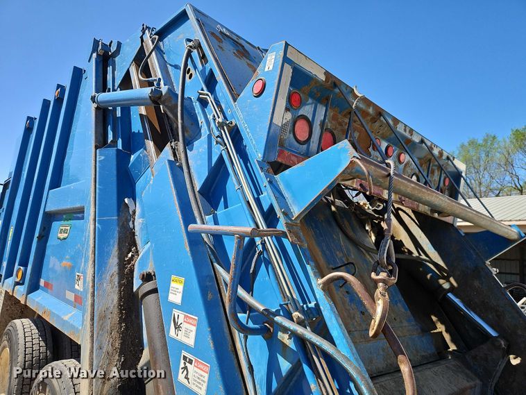 image for item EO7227 2016 Freightliner 108SD refuse truck