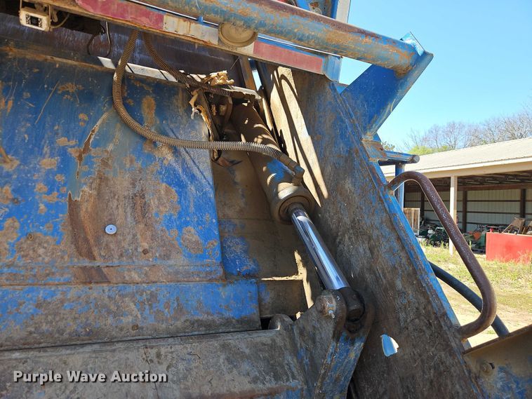 image for item EO7227 2016 Freightliner 108SD refuse truck