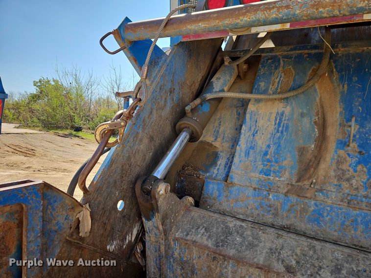image for item EO7227 2016 Freightliner 108SD refuse truck