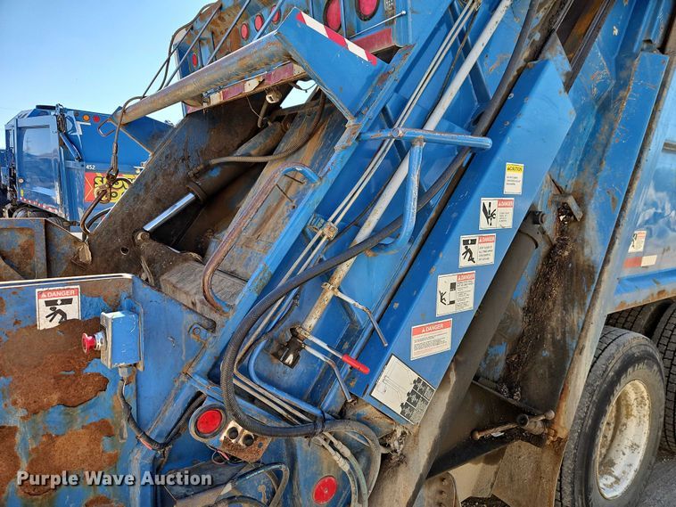 image for item EO7227 2016 Freightliner 108SD refuse truck