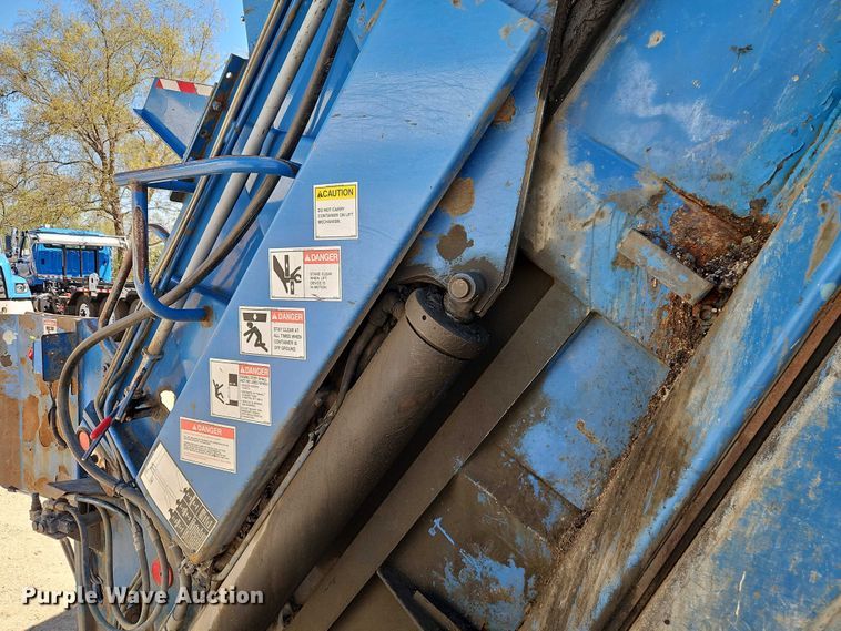 image for item EO7227 2016 Freightliner 108SD refuse truck