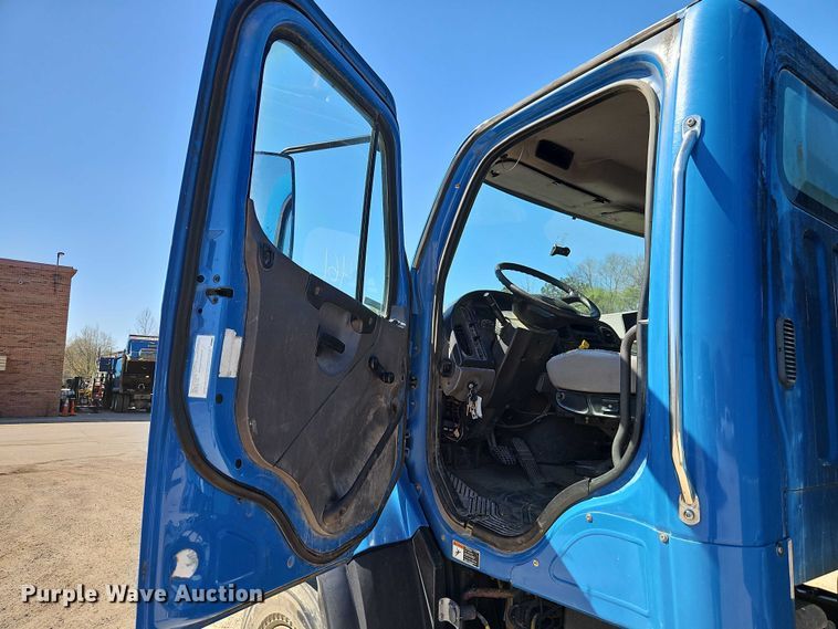 image for item EO7227 2016 Freightliner 108SD refuse truck