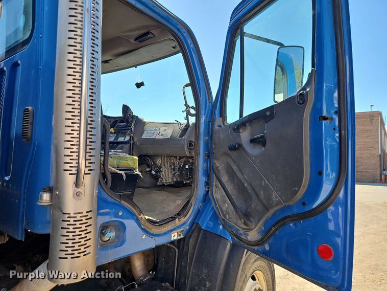 image for item EO7227 2016 Freightliner 108SD refuse truck