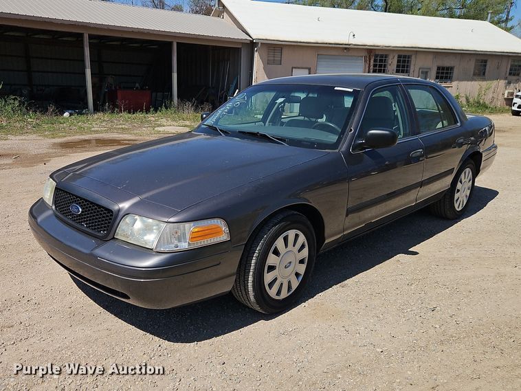 image for item EO7228 2010 Ford Crown Victoria Police Interceptor passenger vehicle