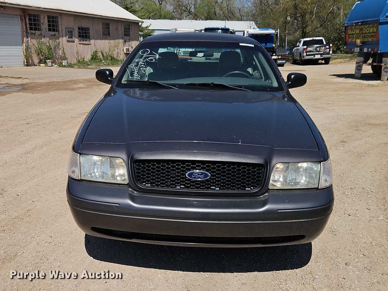 image for item EO7228 2010 Ford Crown Victoria Police Interceptor passenger vehicle