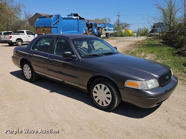 image for item EO7228 2010 Ford Crown Victoria Police Interceptor passenger vehicle