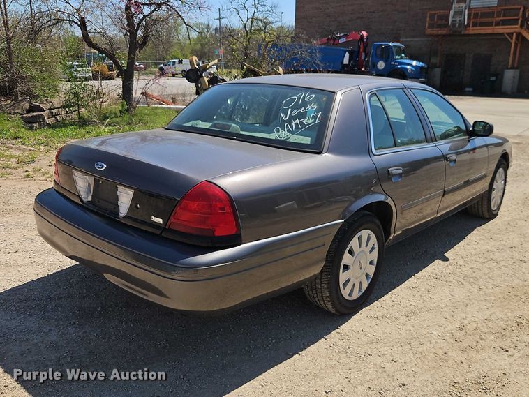 image for item EO7228 2010 Ford Crown Victoria Police Interceptor passenger vehicle