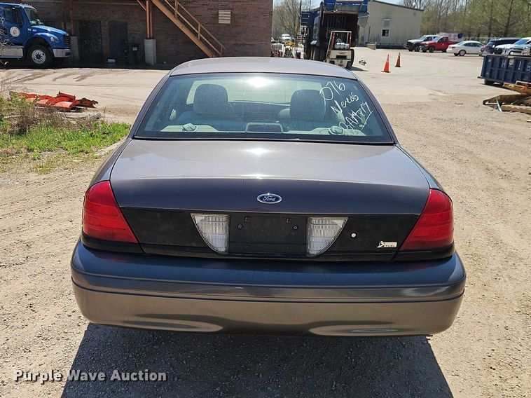 image for item EO7228 2010 Ford Crown Victoria Police Interceptor passenger vehicle
