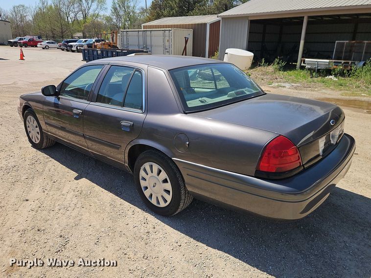 image for item EO7228 2010 Ford Crown Victoria Police Interceptor passenger vehicle