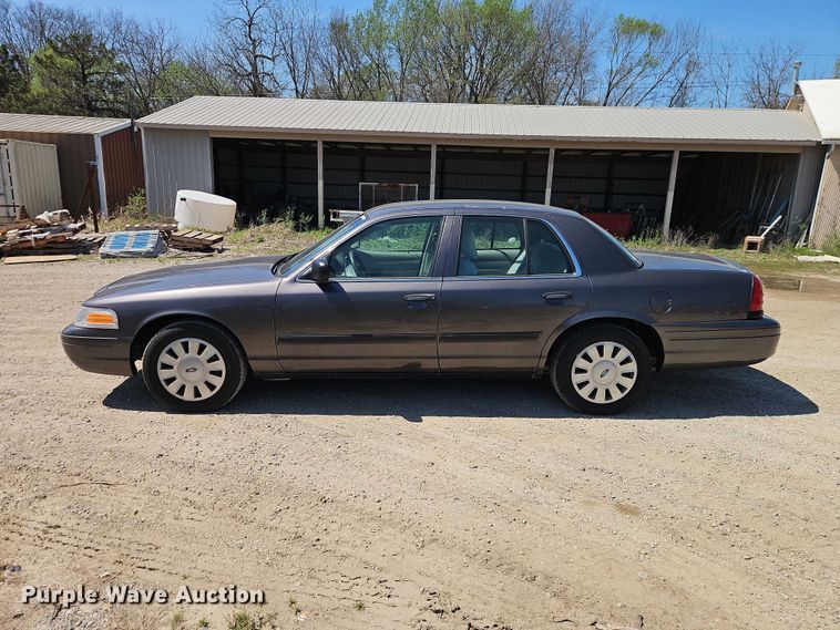 image for item EO7228 2010 Ford Crown Victoria Police Interceptor passenger vehicle