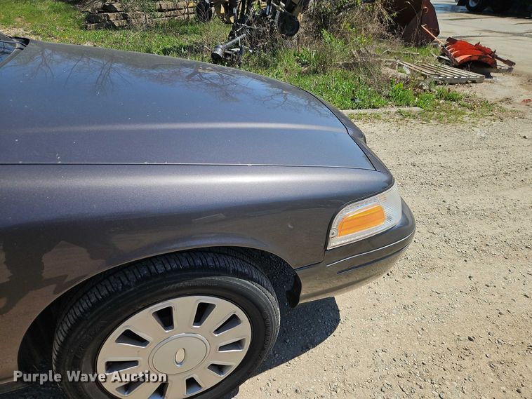image for item EO7228 2010 Ford Crown Victoria Police Interceptor passenger vehicle