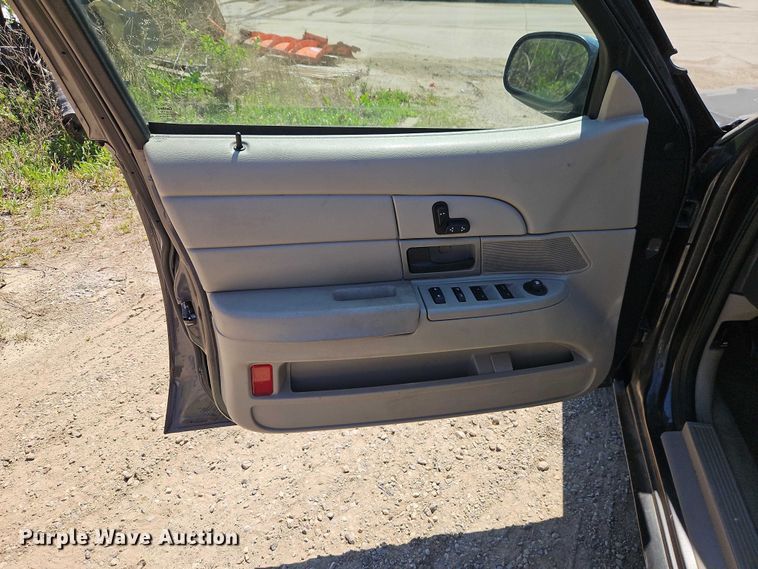 image for item EO7228 2010 Ford Crown Victoria Police Interceptor passenger vehicle