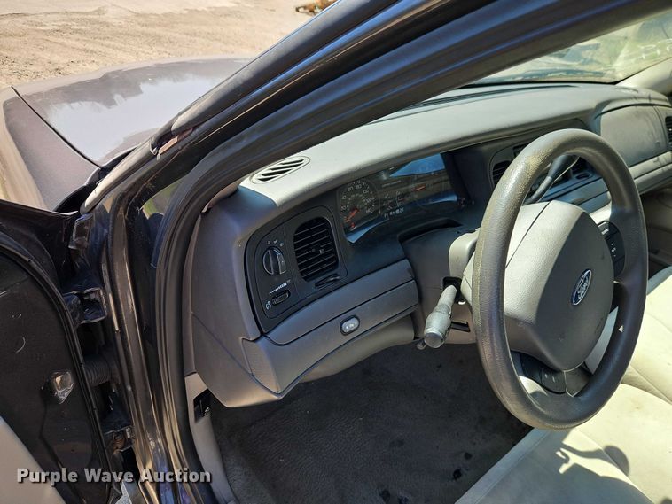 image for item EO7228 2010 Ford Crown Victoria Police Interceptor passenger vehicle