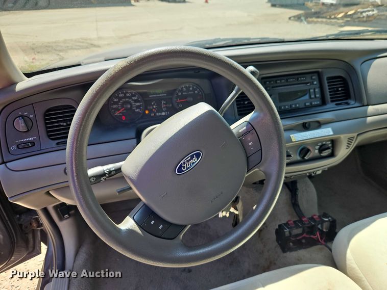 image for item EO7228 2010 Ford Crown Victoria Police Interceptor passenger vehicle