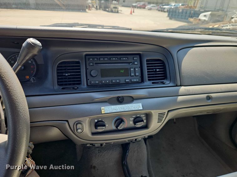 image for item EO7228 2010 Ford Crown Victoria Police Interceptor passenger vehicle