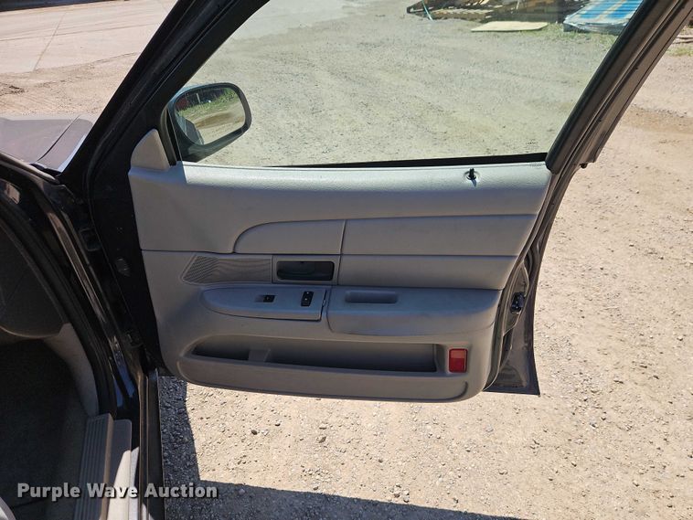 image for item EO7228 2010 Ford Crown Victoria Police Interceptor passenger vehicle