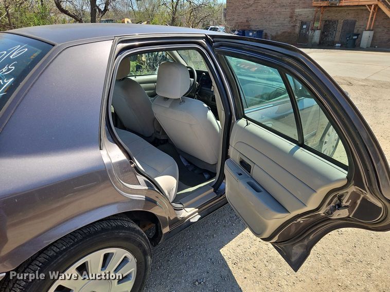 image for item EO7228 2010 Ford Crown Victoria Police Interceptor passenger vehicle