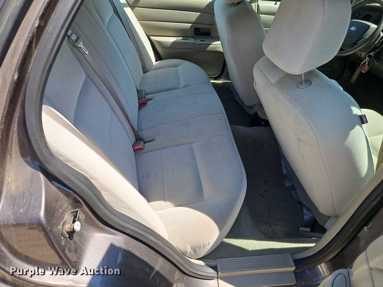 image for item EO7228 2010 Ford Crown Victoria Police Interceptor passenger vehicle