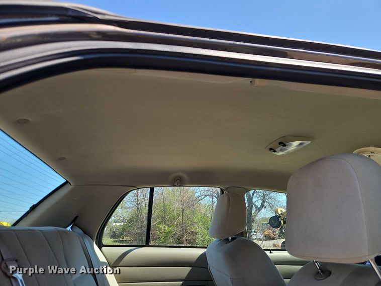 image for item EO7228 2010 Ford Crown Victoria Police Interceptor passenger vehicle