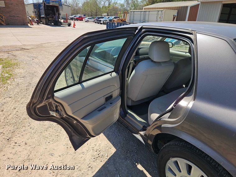 image for item EO7228 2010 Ford Crown Victoria Police Interceptor passenger vehicle