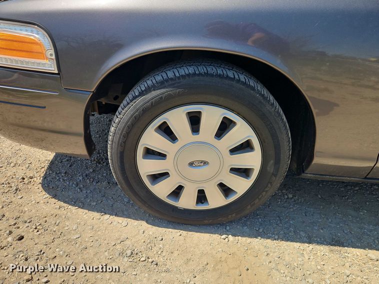 image for item EO7228 2010 Ford Crown Victoria Police Interceptor passenger vehicle