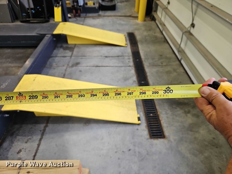 image for item EO7236 BendPak HDS-18E automotive lift