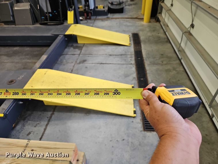 image for item EO7236 BendPak HDS-18E automotive lift