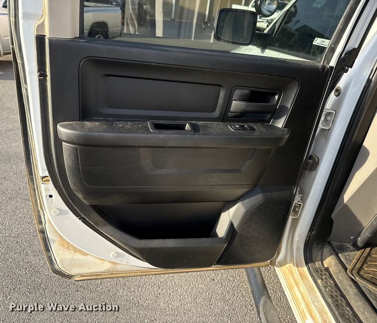 image for item ES5504 2018 RAM 1500 Crew Cab pickup truck