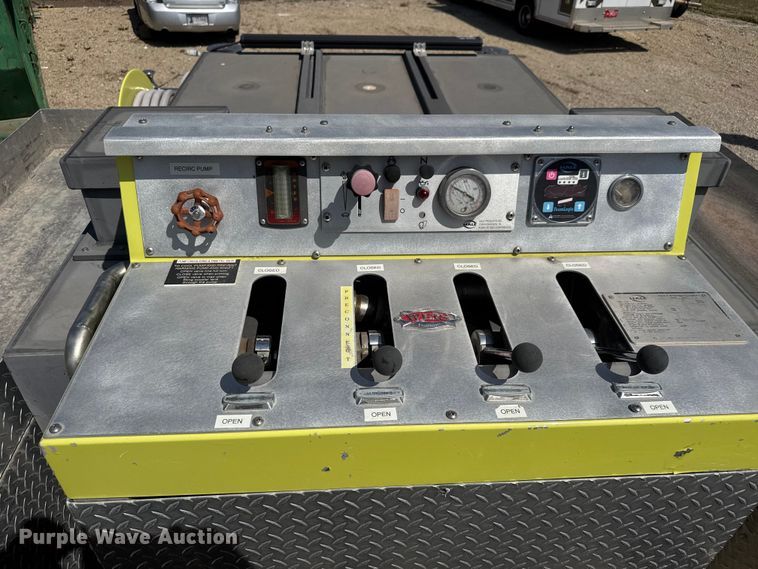 image for item ET1836 2009 Ford F550 brush fire truck