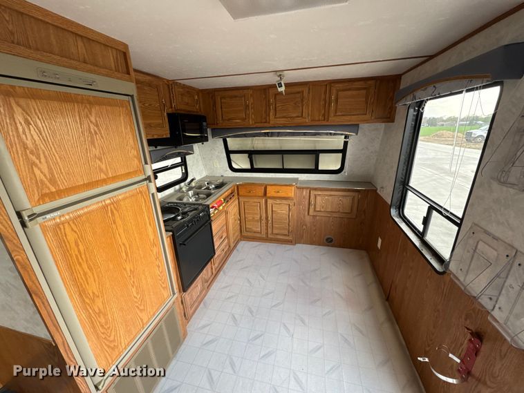 image for item ET1887 1996 MFGU camper