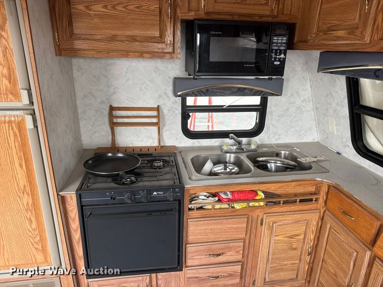 image for item ET1887 1996 MFGU camper