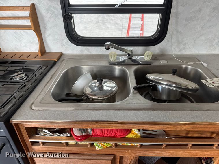 image for item ET1887 1996 MFGU camper